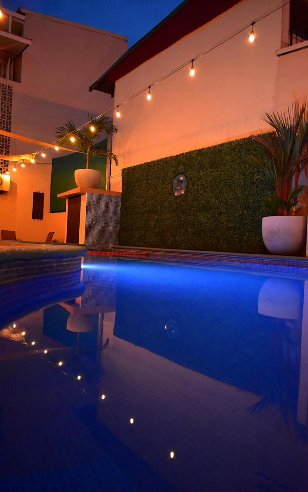 Hotel Cabinas Midey プンタレナス エクステリア 写真