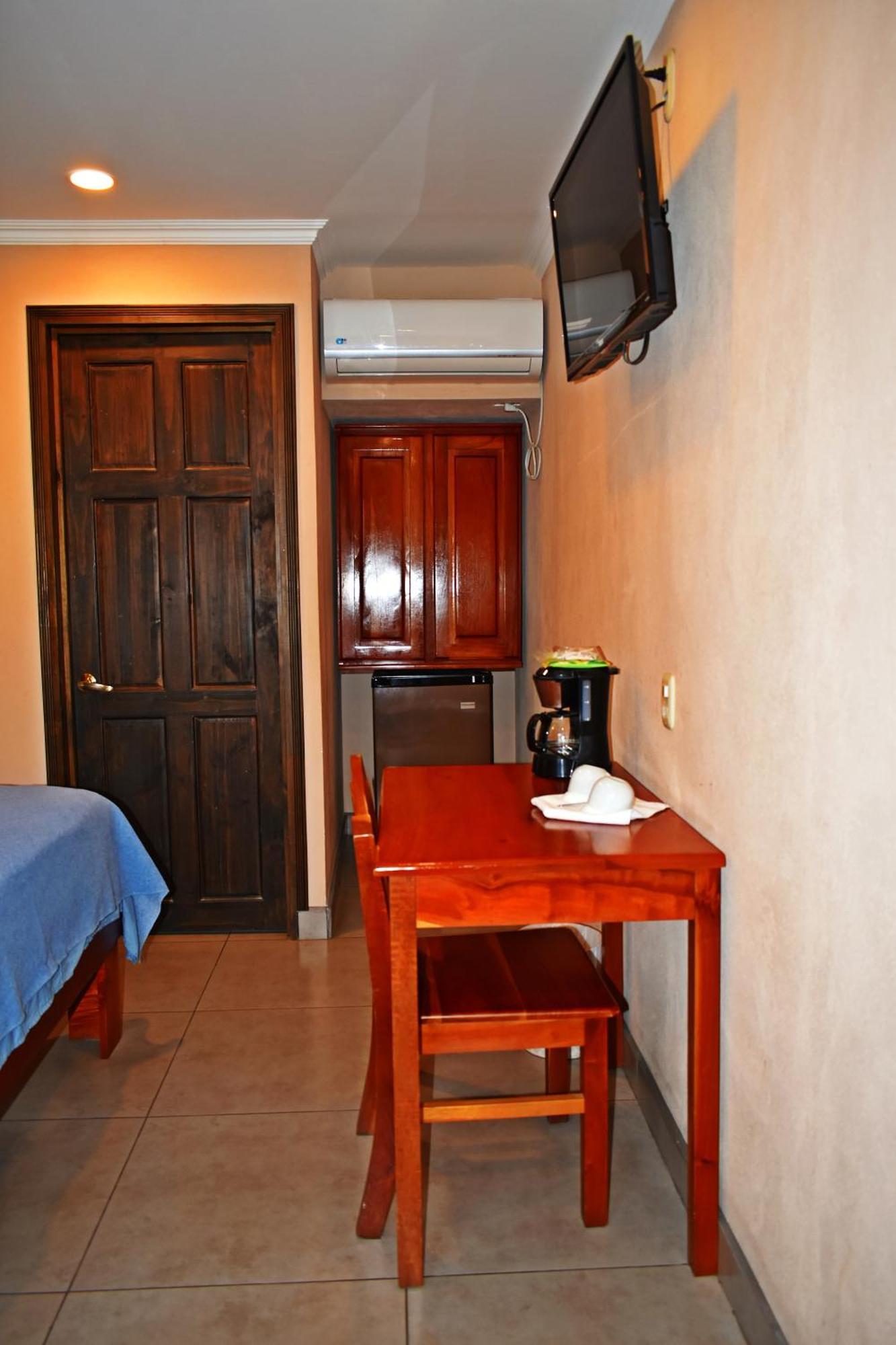 Hotel Cabinas Midey プンタレナス エクステリア 写真
